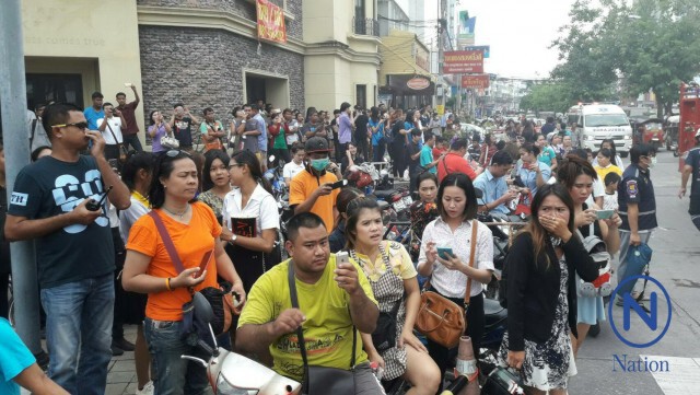 ไฟไหม้ร้านปิ้งย่าง
ห้างดังกลางเมืองศรีราชา