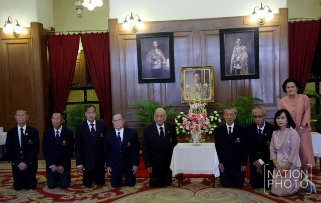 พสกนิกรร่วมลงนามถวายพระพรในหลวง ให้ทรงหายจากพระอาการประชวร