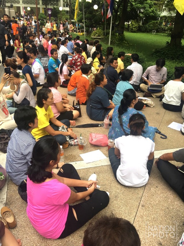 ปชช.พร้อมใจ สวดมนต์ถวายพระพร "ในหลวง"