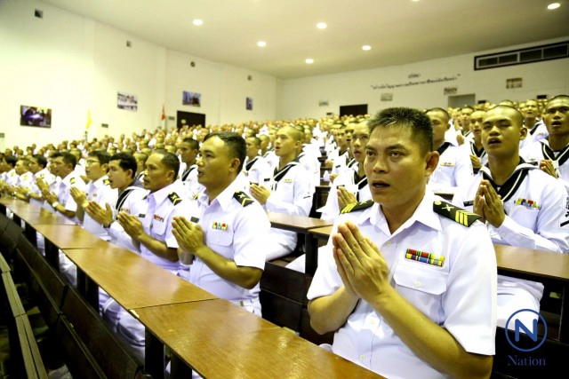 นักเรียนจ่าทหารเรือ สวดมนต์ถวายพระพร "ในหลวง" ให้ทรงหายจากพระอาการประชวร