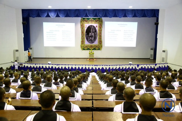 นักเรียนจ่าทหารเรือ สวดมนต์ถวายพระพร "ในหลวง" ให้ทรงหายจากพระอาการประชวร