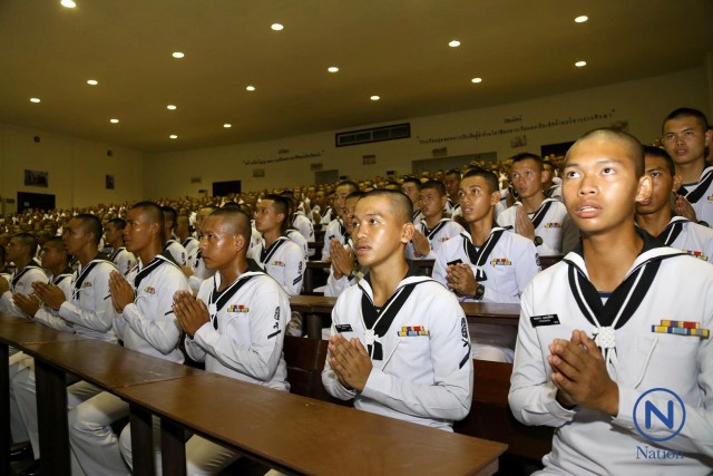 นักเรียนจ่าทหารเรือ สวดมนต์ถวายพระพร "ในหลวง" ให้ทรงหายจากพระอาการประชวร