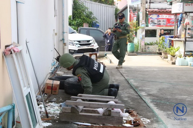 อีโอดีรุดสอบกล่องต้องสงสัย
วางทิ้งย่านบางปู
พบเป็น"แมวดำ"ตายในกล่อง