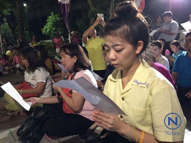 ปชช.พร้อมใจ สวดมนต์ถวายพระพร "ในหลวง" ณ โรงพยาบาลศิริราช