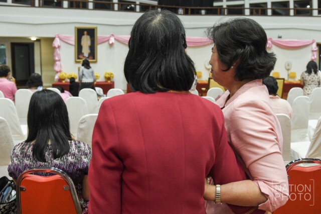 พสกนิกรร่ำไห้! ส่งเสด็จสู่สวรรคาลัย