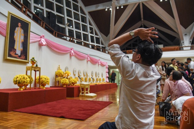 พสกนิกรร่ำไห้! ส่งเสด็จสู่สวรรคาลัย
