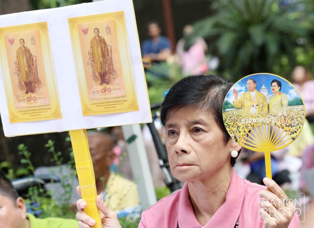 พสกนิกรร่วมสวดบทโพชฌังพระปริตร ถวายพระพรในหลวง