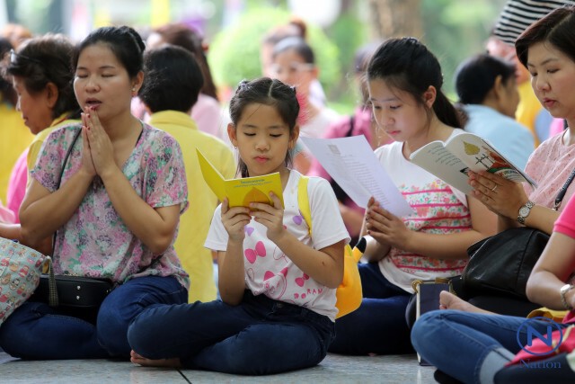 "พสกนิกรชาวไทย" ร่วม สวดมนต์ ขอพระพร"ในหลวง"
