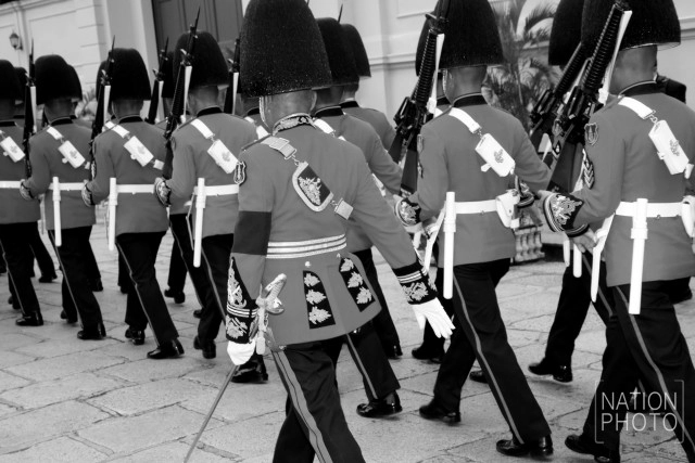 ทหารมหาดเล็กรักษาพระองค์ เตรียมรับขบวนเสด็จพระบรมศพ