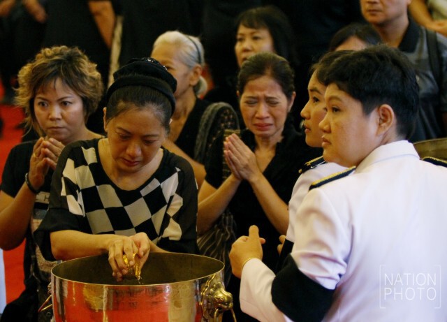 สำนักพระราชวังเปิดโอกาสให้ประชาชนถวายน้ำสรงพระบรมศพพระบาทสมเด็จพระเจ้าอยู่หัวภูมิพลอดุลยเดชฯ