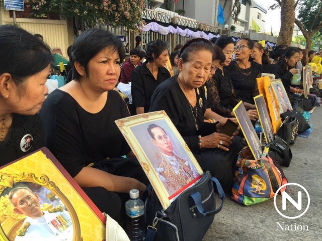 ประชาชน ร่วมอาลัยในหลวงภูมิพลอดุลยเดช