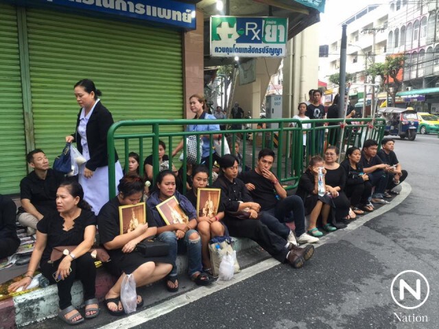 บรรยากาศที่รพ.ศิริราช เป็นไปด้วยความโศกเศร้า