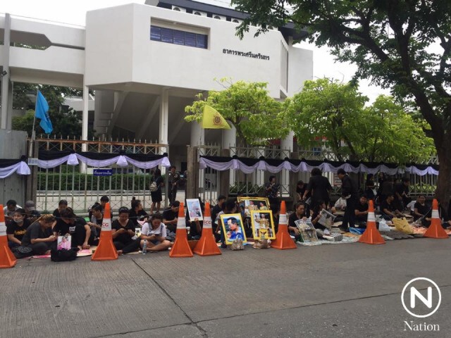 บรรยากาศที่รพ.ศิริราช เป็นไปด้วยความโศกเศร้า