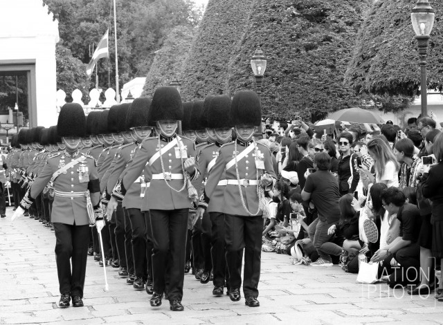 ทหารมหาดเล็กรักษาพระองค์ เตรียมรับขบวนเสด็จพระบรมศพ