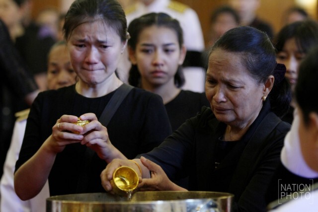 สำนักพระราชวังเปิดโอกาสให้ประชาชนถวายน้ำสรงพระบรมศพพระบาทสมเด็จพระเจ้าอยู่หัวภูมิพลอดุลยเดชฯ