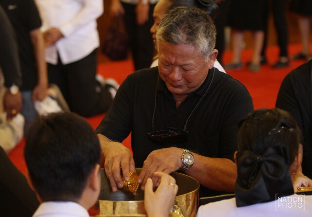สำนักพระราชวังเปิดโอกาสให้ประชาชนถวายน้ำสรงพระบรมศพพระบาทสมเด็จพระเจ้าอยู่หัวภูมิพลอดุลยเดชฯ