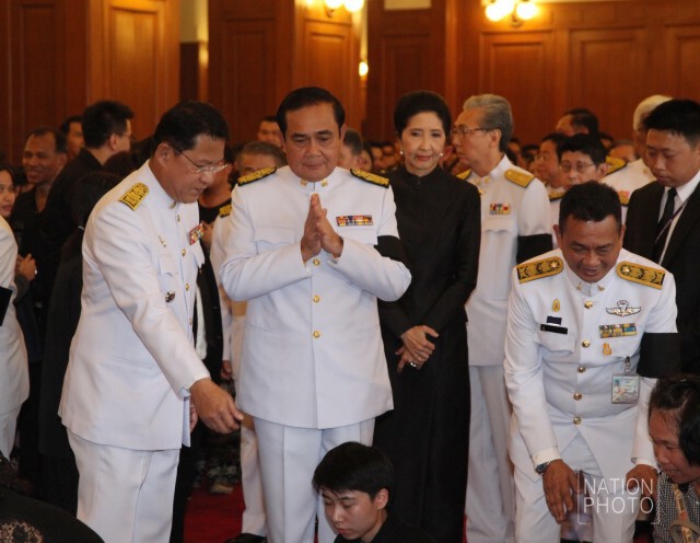 นายกฯ นำ ครม.ถวายน้ำสรงพระบรมศพ