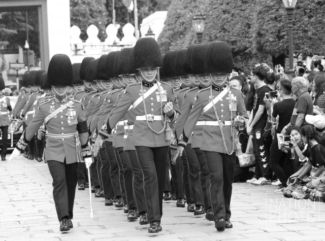 ทหารมหาดเล็กรักษาพระองค์ เตรียมรับขบวนเสด็จพระบรมศพ