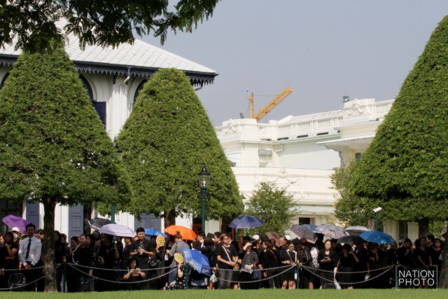 สำนักพระราชวังเปิดโอกาสให้ประชาชนถวายน้ำสรงพระบรมศพพระบาทสมเด็จพระเจ้าอยู่หัวภูมิพลอดุลยเดชฯ