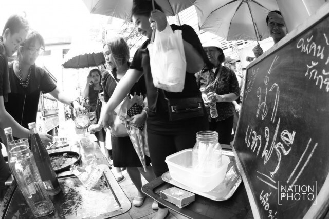 บรรยากาศสี่แยกอรุณอัมรินทร์ เวลา 13.00 น.