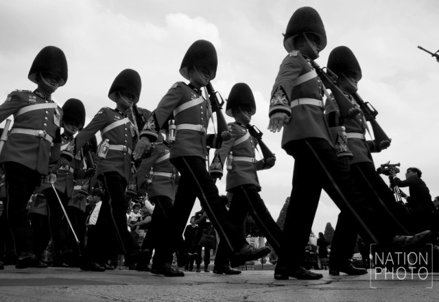 ทหารมหาดเล็กรักษาพระองค์ เตรียมรับขบวนเสด็จพระบรมศพ