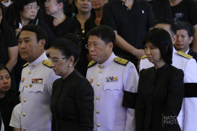 นายกฯ นำ ครม.ถวายน้ำสรงพระบรมศพ