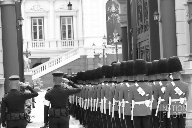 ทหารมหาดเล็กรักษาพระองค์ เตรียมรับขบวนเสด็จพระบรมศพ
