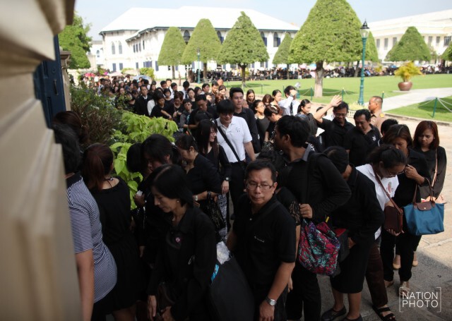 สำนักพระราชวังเปิดโอกาสให้ประชาชนถวายน้ำสรงพระบรมศพพระบาทสมเด็จพระเจ้าอยู่หัวภูมิพลอดุลยเดชฯ