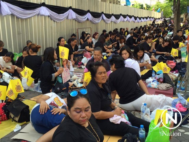 ประชาชน ร่วมอาลัยในหลวงภูมิพลอดุลยเดช