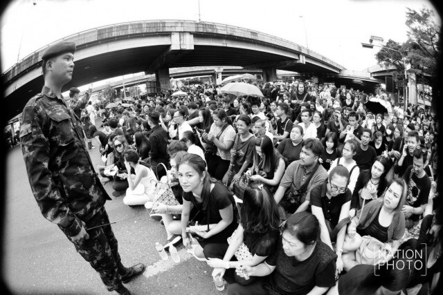 บรรยากาศสี่แยกอรุณอัมรินทร์ เวลา 13.00 น.