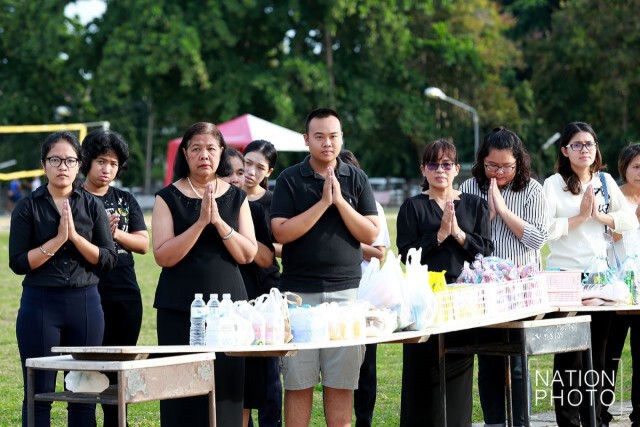 พสกนิกรชาวยะลา ร่วมพิธีตักบาตร  ถวายแด่ พระบาทสมเด็จพระเจ้าอยู่หัวในพระบรมโกศ