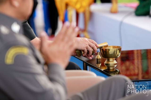 พสกนิกรชาวยะลา ร่วมพิธีตักบาตร  ถวายแด่ พระบาทสมเด็จพระเจ้าอยู่หัวในพระบรมโกศ