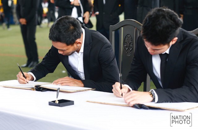 นักเตะเมืองทองฯ ร่วมถวายอาลัย พระบาทสมเด็จพระเจ้าอยู่หัว ภูมิพลอดุลยเดช