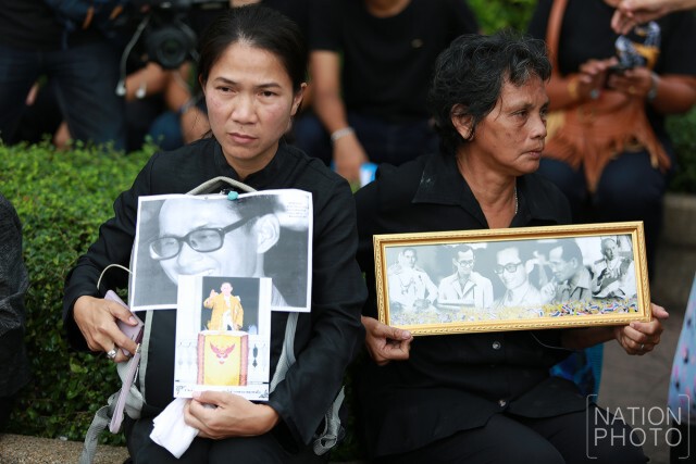 พสกนิกรทั่วประเทศ เดินทางมาร่วมแสดงความอาลัย