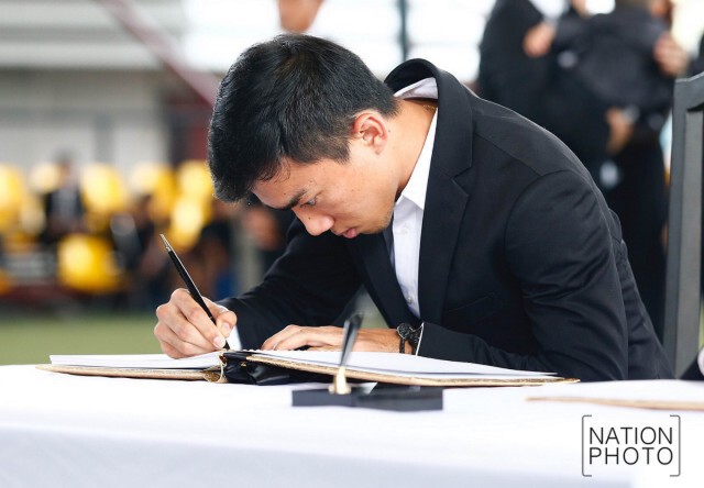 นักเตะเมืองทองฯ ร่วมถวายอาลัย พระบาทสมเด็จพระเจ้าอยู่หัว ภูมิพลอดุลยเดช