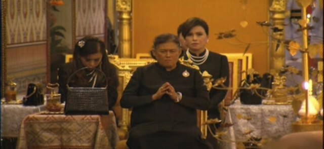 สมเด็จพระบรมฯ สมเด็จพระเทพฯ เสด็จฯ บำเพ็ญพระราชกุศลพระบรมศพ