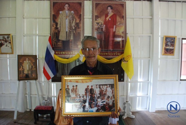 ครู ร.ร.บ้านรักไทยฯสุดปลื้ม
รับเสด็จในหลวง ปี 23 
ทรงพระราชทานเงินสร้างอาคารเรียน