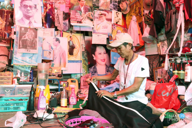 ช่างเย็บผ้าสะสมพระบรมฉายาลักษณ์