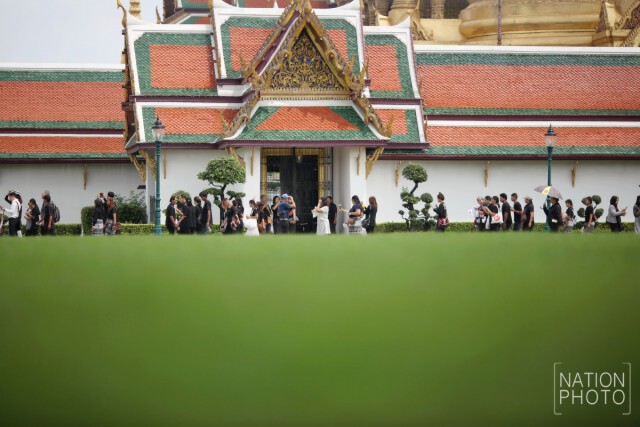 ประชาชนเดินทางลงนามแสดงความอาลัย
