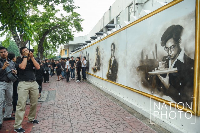 เปิดใจ นศ."ศิลปากร"
วาดภาพศิลปะอิริยาบถ
"ในหลวง ร.9"ต่อเนื่อง 9 ภาพ