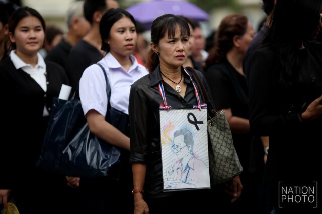 ประชาชนเดินทางลงนามแสดงความอาลัย
