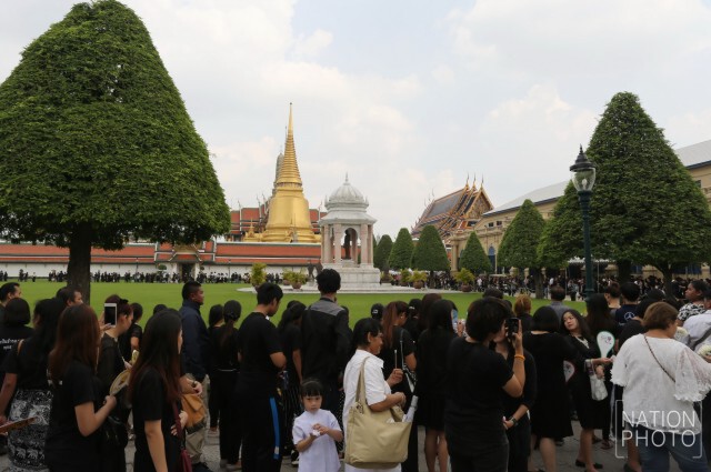 ประชาชนเดินทางลงนามแสดงความอาลัย