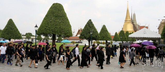ประชาชนเดินทางลงนามแสดงความอาลัย