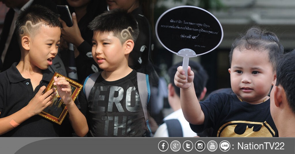 พสกนิกรชาวไทย เดินทางร่วมลงนามแสดงความอาลัย พสกนิกรชาวไทย เดินทางร่วมลงนามแสดงความอาลัย