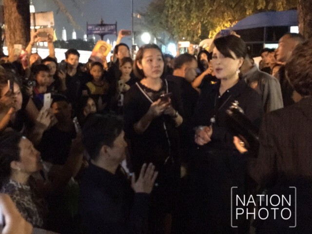 ทูลกระหม่อมหญิงฯ พระราชทานข้าวเหนียวหมูปิ้งแก่ประชาชน