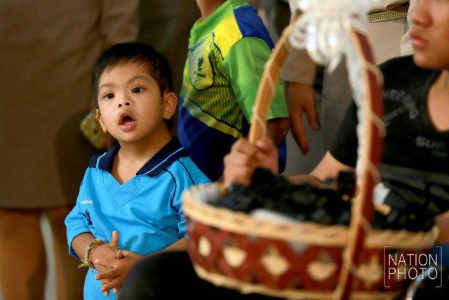 นร.ศูนย์การศึกษาพิเศษเขตการศึกษา 2 จ.ยะลา  
ลงนามแสดงความอาลัยในหลวง รัชกาลที่ 9