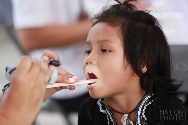 แพทยสภาจัดทีมแพทย์ พยาบาล
บริการประชาชน รอบพระบรมมหาราชวัง
