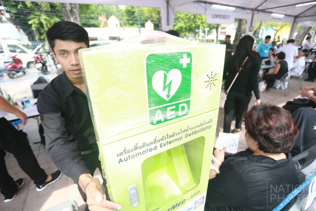 แพทยสภาจัดทีมแพทย์ พยาบาล
บริการประชาชน รอบพระบรมมหาราชวัง