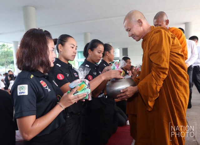ทีมวอลเลย์ชายหาด ร่วมพิธีบำเพ็ญกุศลสัตตมวาร ถวายในหลวง รัชกาลที่ ๙