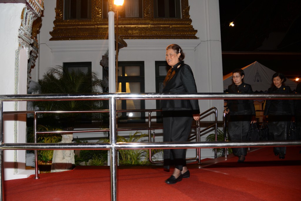 สมเด็จพระเทพฯ เสด็จฯ บำเพ็ญพระราชกุศลพระบรมศพ สมเด็จพระเทพฯ เสด็จฯ บำเพ็ญพระราชกุศลพระบรมศพ